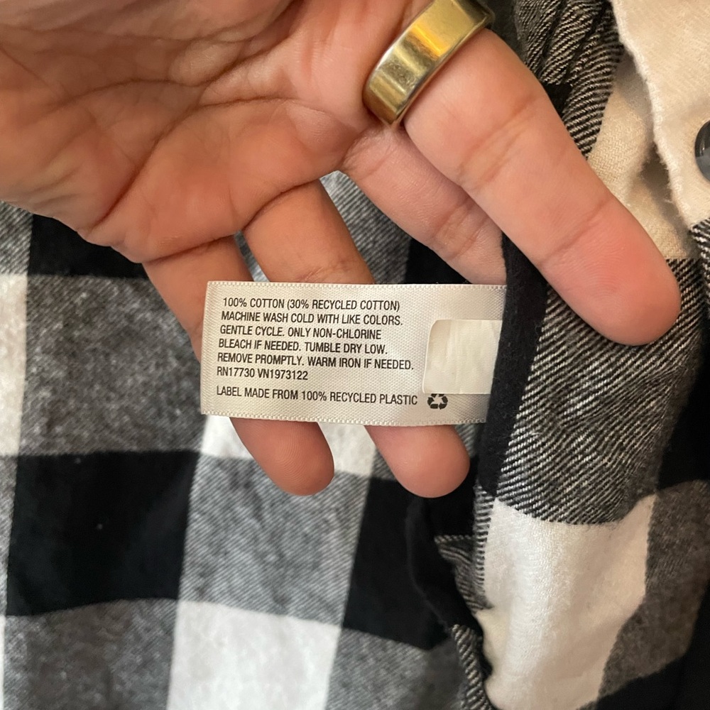 Universal Thread Monochrome Checkered Flannel Shi… - image 5